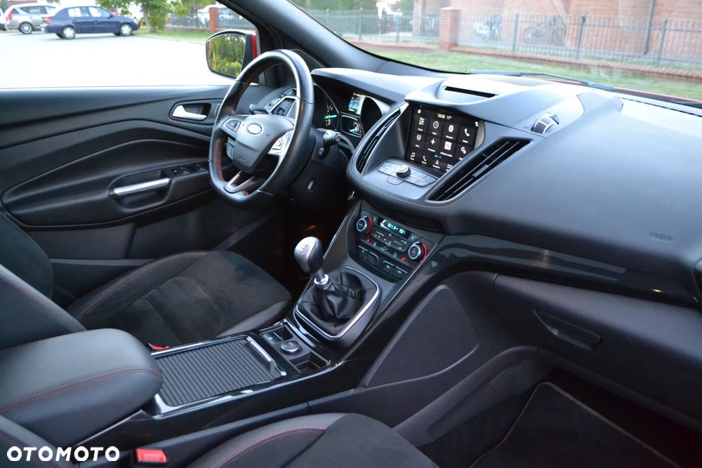 Ford Kuga 1.5 EcoBoost 2x4 ST-Line - 30
