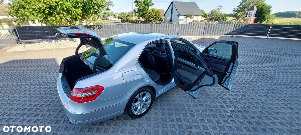 Mercedes-Benz Klasa E 200 CGI BlueEFFICIENCY 7G-TRONIC Avantgarde - 25