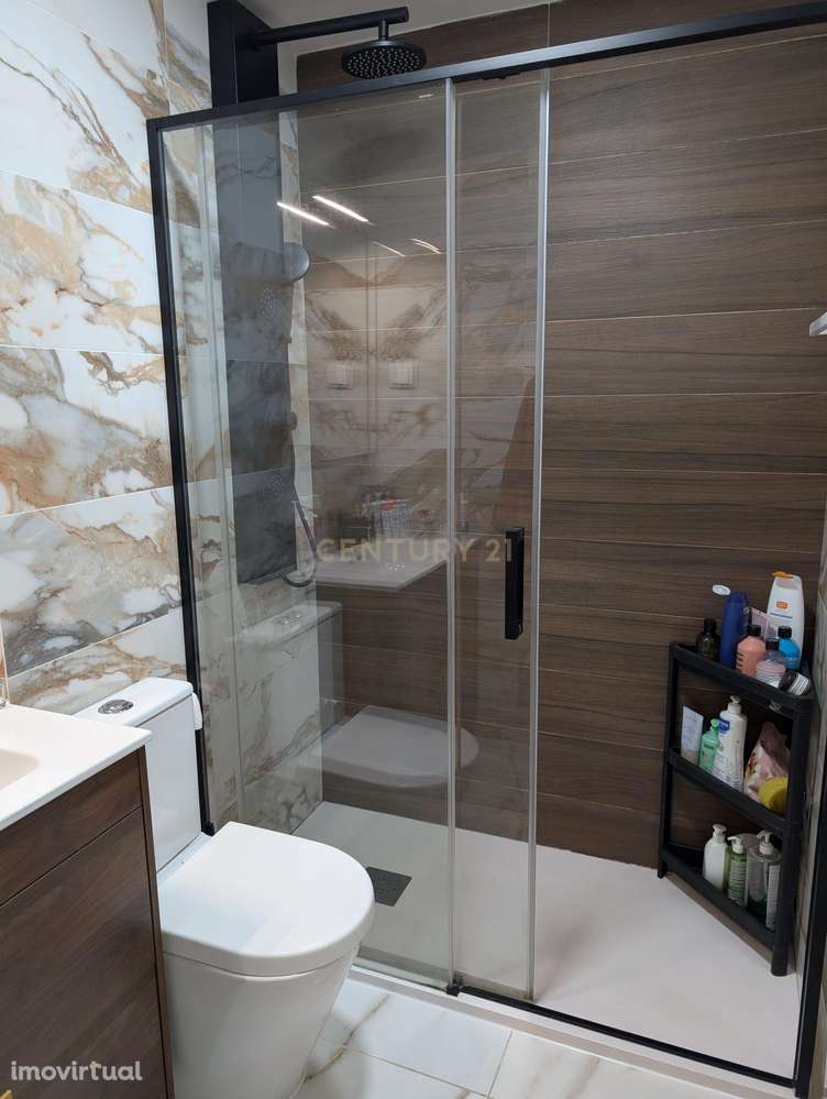 Apartamento T2 Totalmente Remodelado | 78 m² | Zona Central com boa Ac - Grande imagem: 4/9