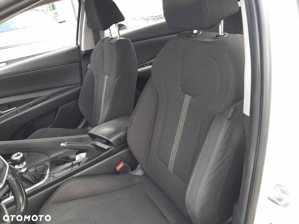 Hyundai Elantra 1.6 Modern - 11