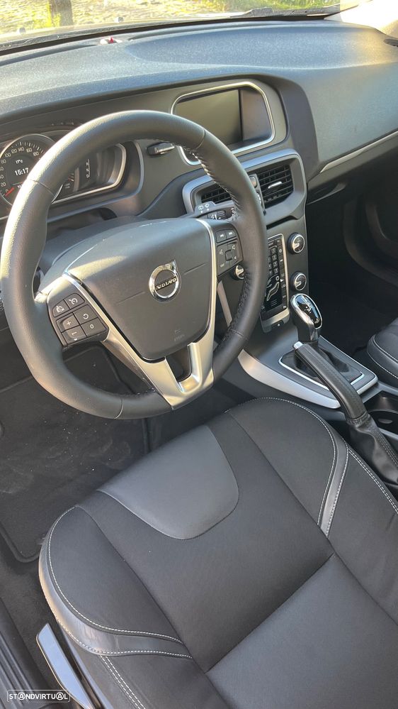 Volvo V40 2.0 D3 Momentum Geartronic - 9