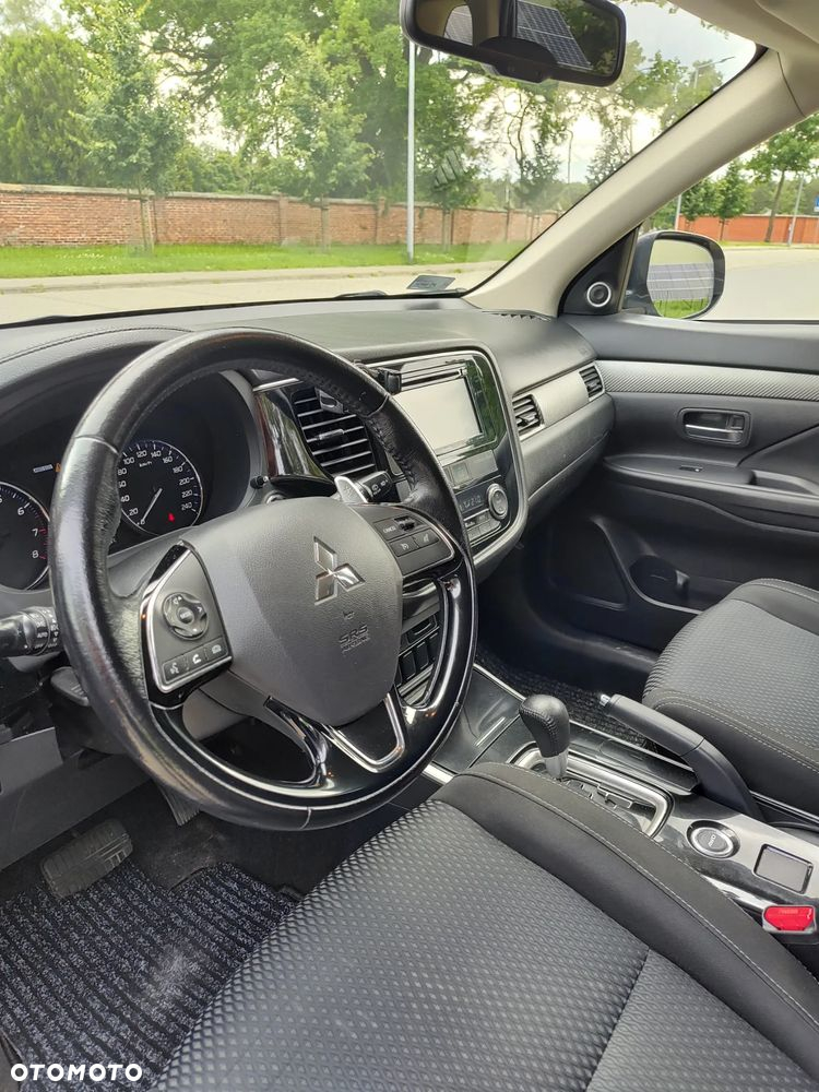 Mitsubishi Outlander - 6