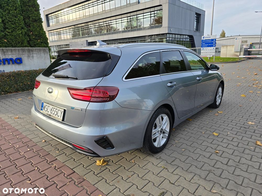 Kia Ceed SW 1.6 CRDi Eco-Dynamics+(48V Mild-Hybr.) DCT7 Platinum Edition - 3
