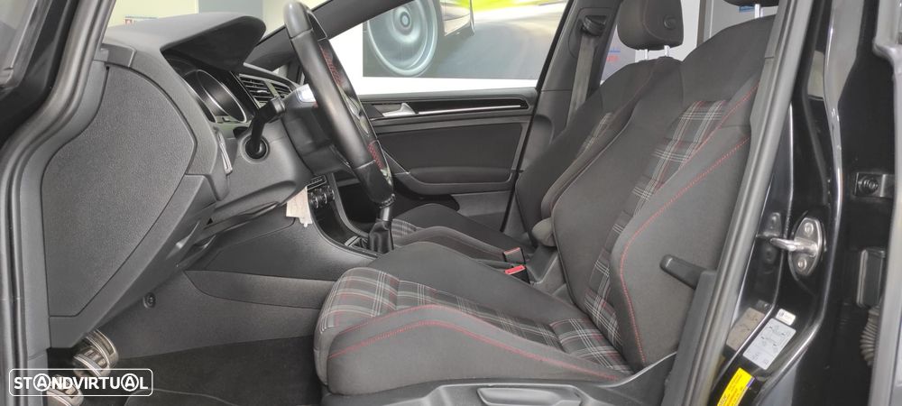 VW Golf - 17