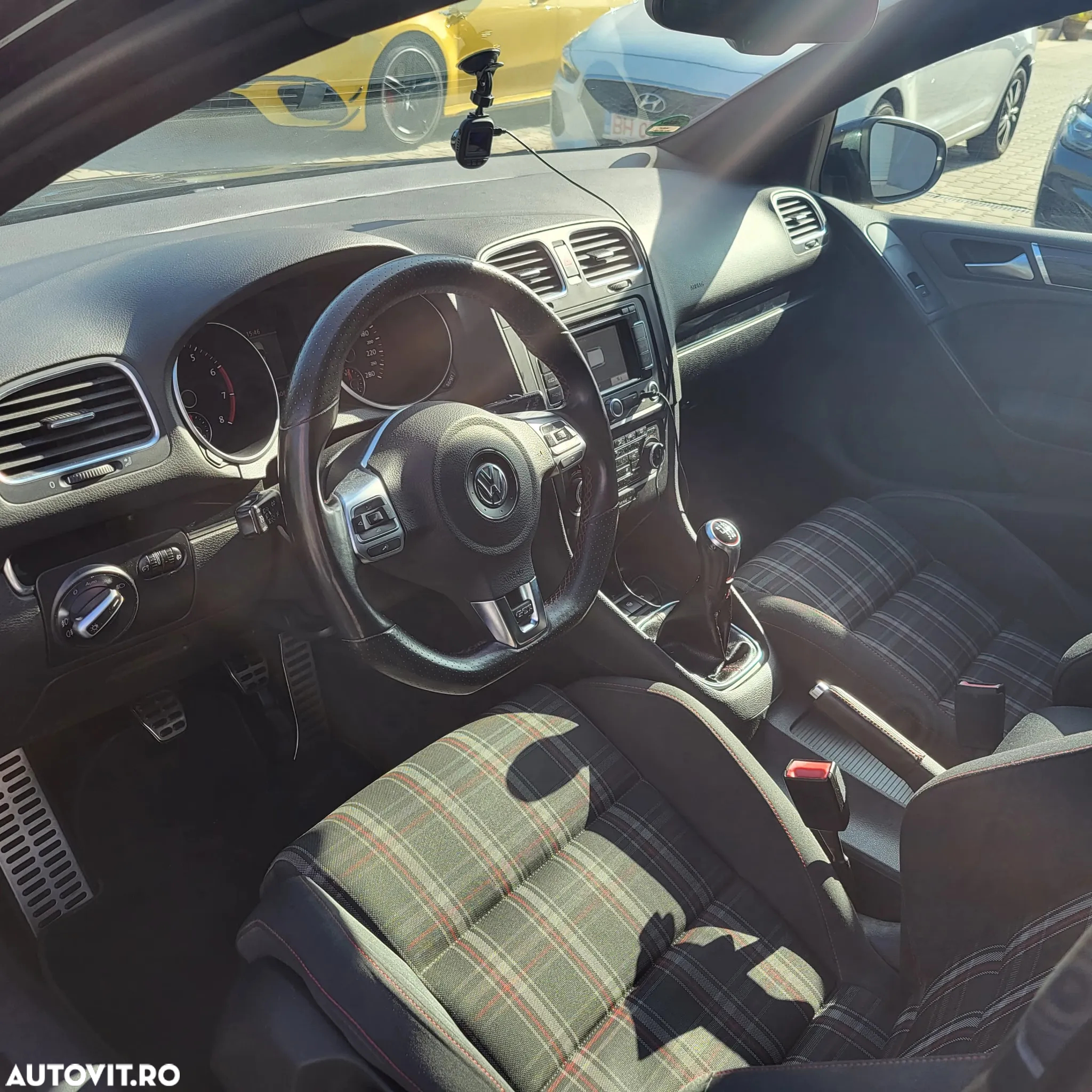 Volkswagen Golf 2.0 TSI GTI - 12