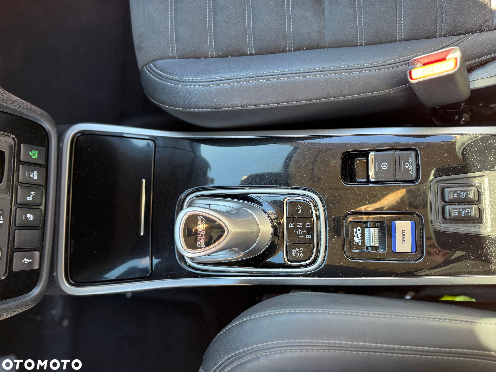Mitsubishi Outlander 2.4 4WD Plug-In Hybrid - 18