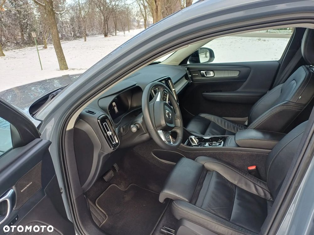 Volvo XC 40 B3 B DKG Plus Dark - 13