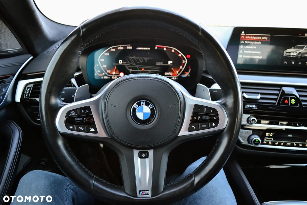 BMW Seria 5 M550i xDrive sport - 36