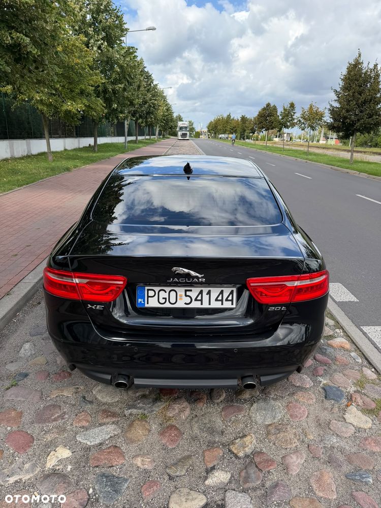 Jaguar XE 2.0 T Prestige - 5