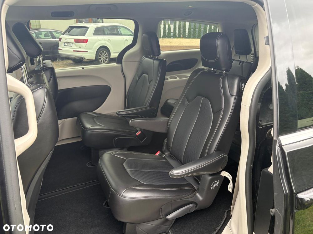 Chrysler Pacifica - 17