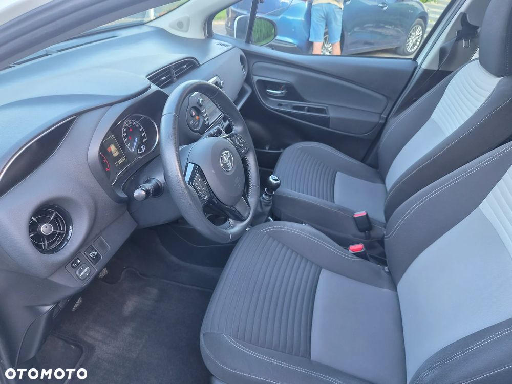 Toyota Yaris 1.5 Premium - 11