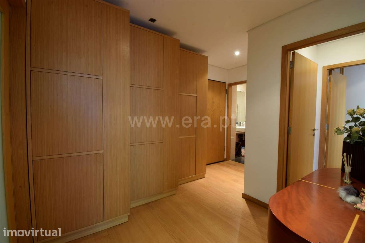 Apartamento T2 em Faria Guimarães com Garagem e Excelentes Acessos - Grande imagem: 2/13