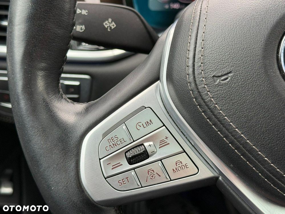 BMW Seria 7 750i xDrive sport - 31