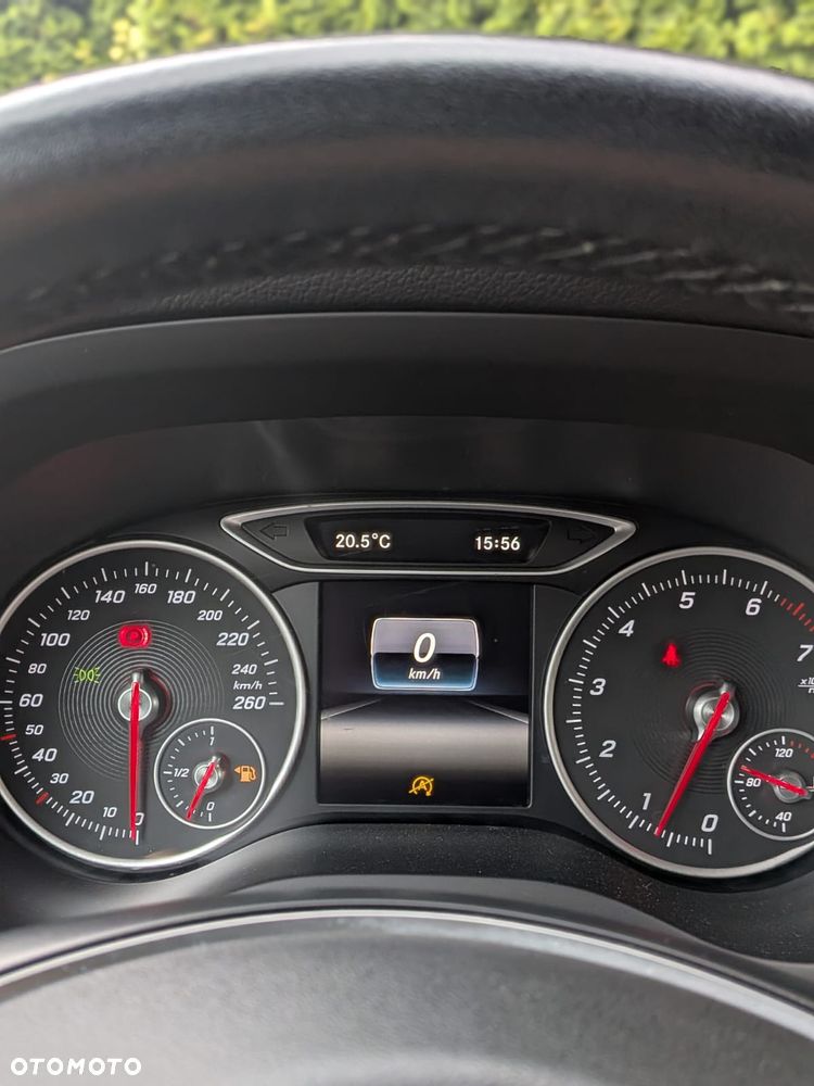 Mercedes-Benz Klasa B 180 Edition - 21