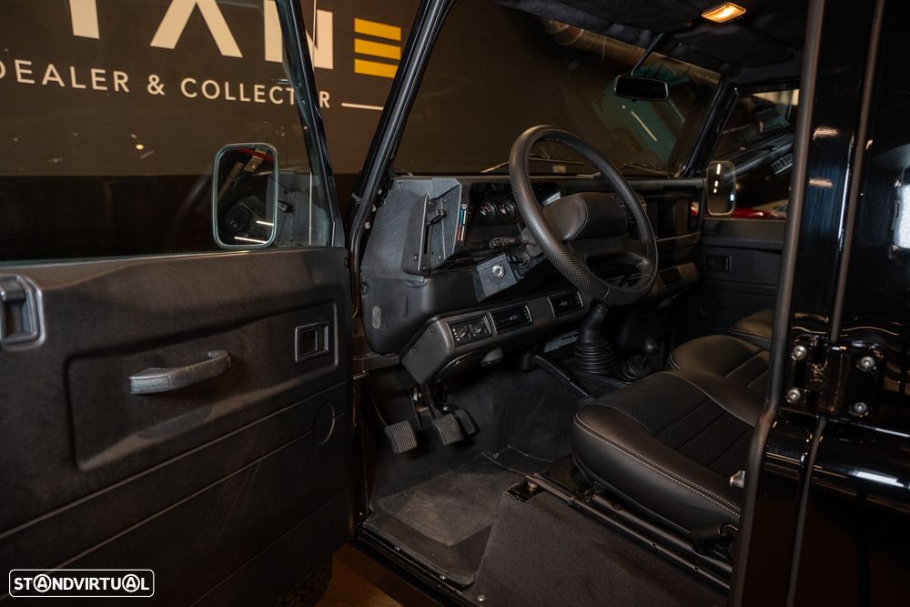 Land Rover Defender - 11