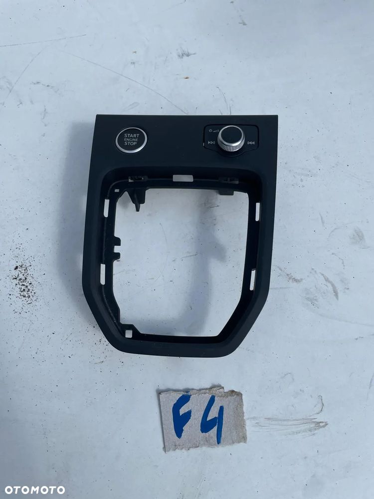 Obudowa tunelu srodkowego AUDI A1 82B864261C