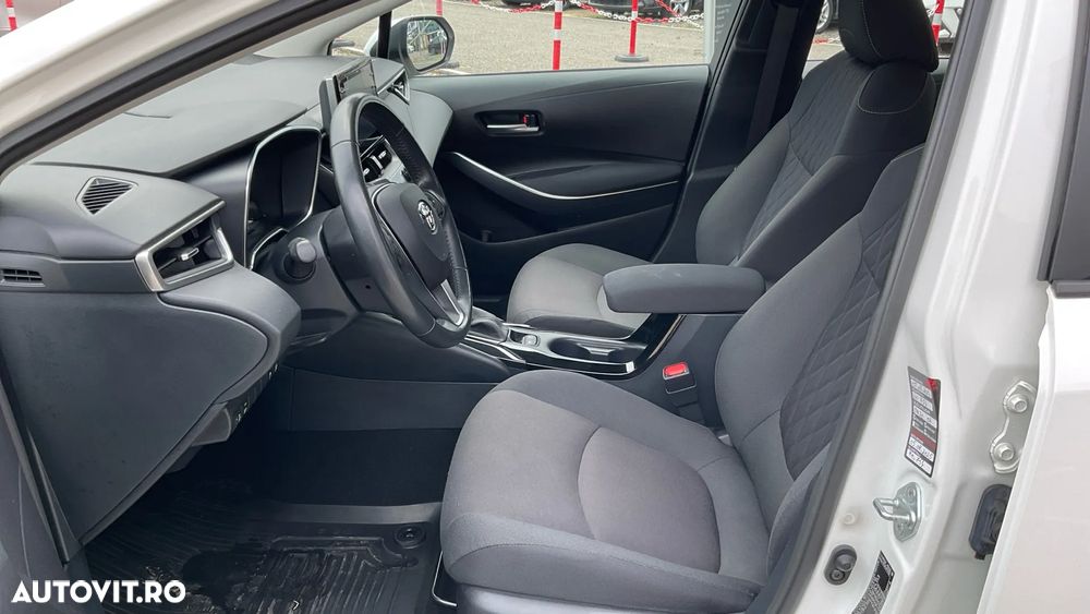 Toyota Corolla 1.8 HSD Business - 17