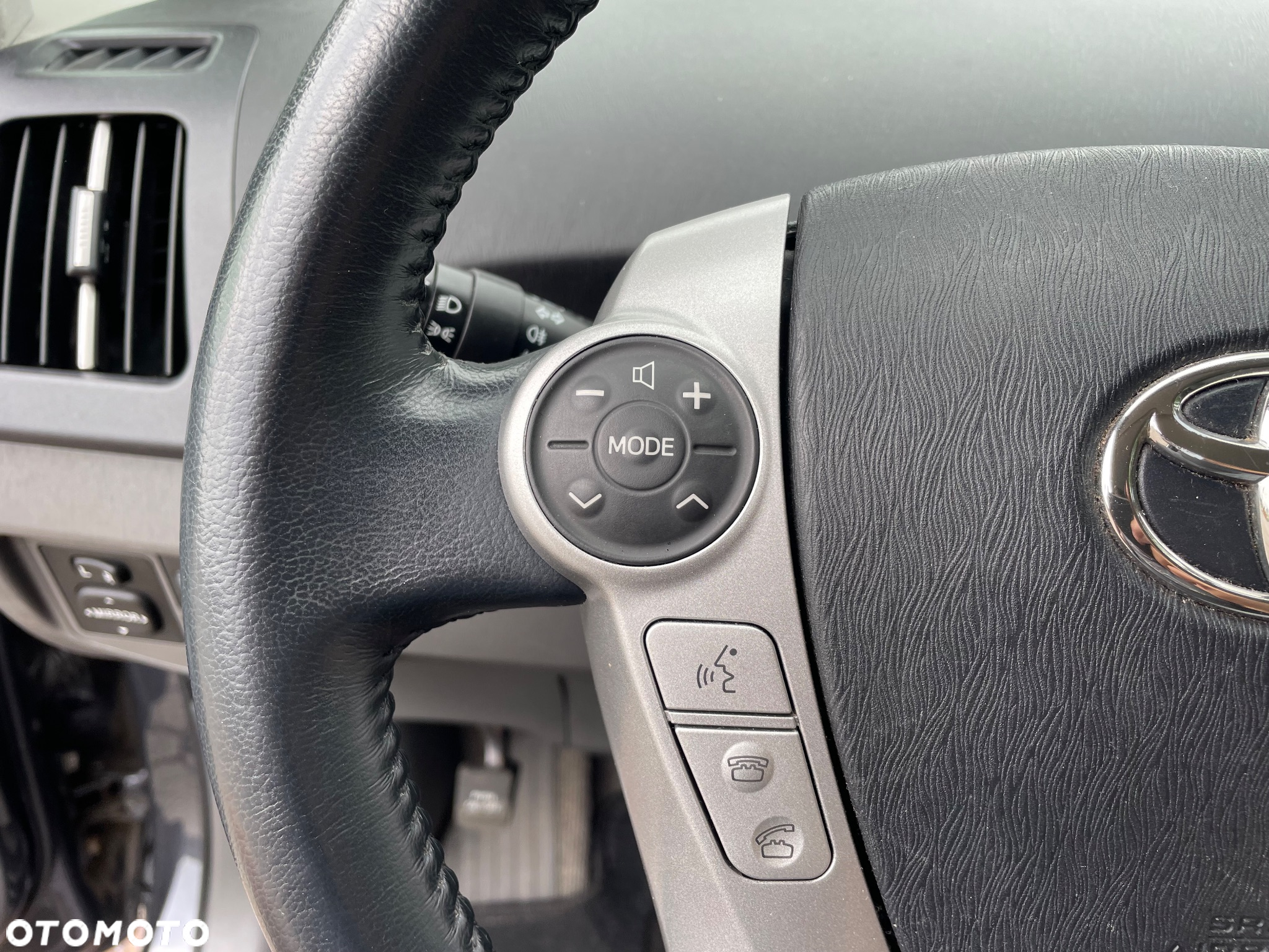 Toyota Prius (Hybrid) Comfort - 22