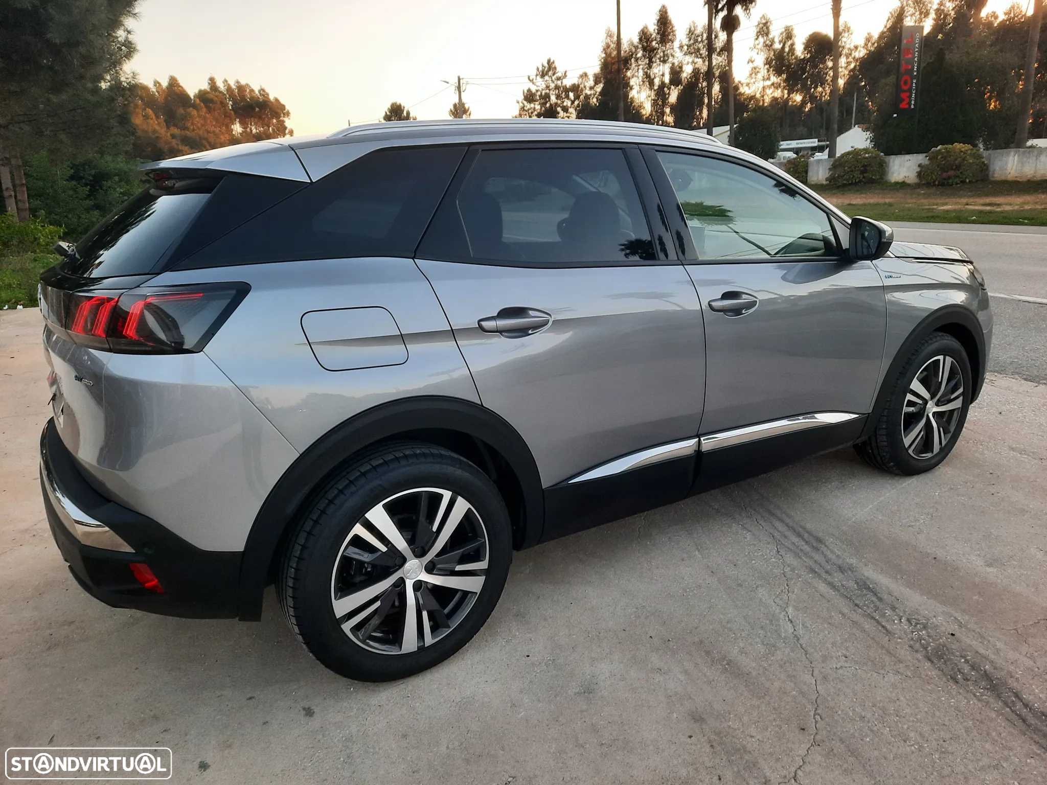 Peugeot 3008 1.6 Hybrid Allure Pack e-EAT8 - 19