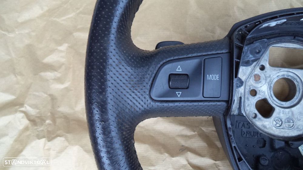 volante Audi A3/A4/A6 ano 2005 a 2010  com comandos e patilhas em bom estado - 2