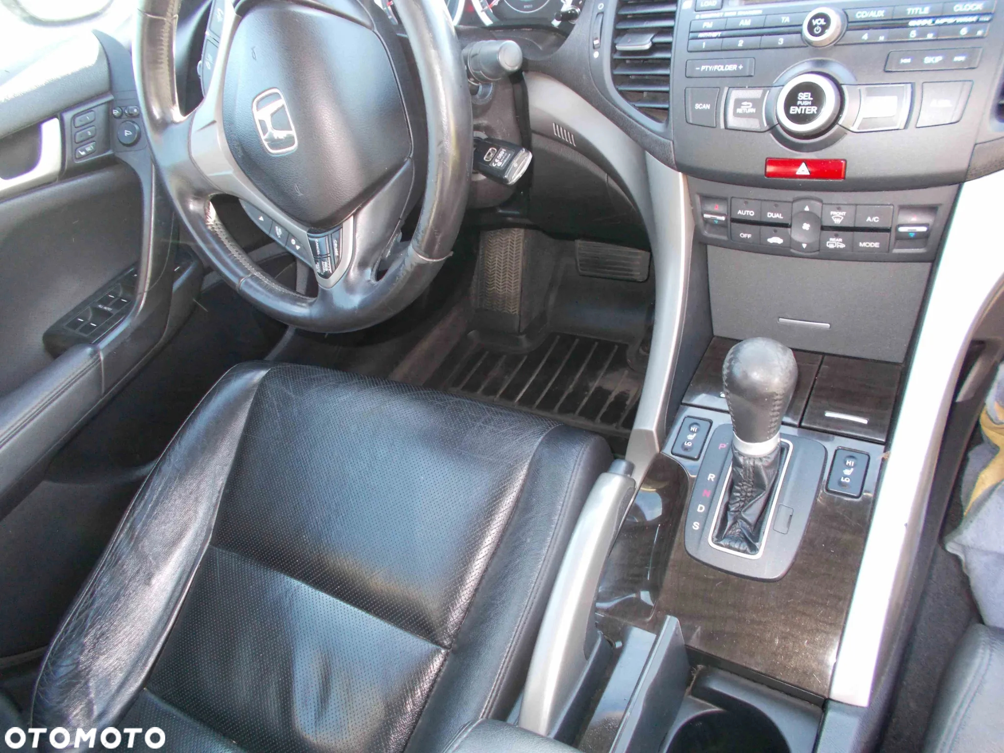 Honda Accord 2.0 Executive - 17