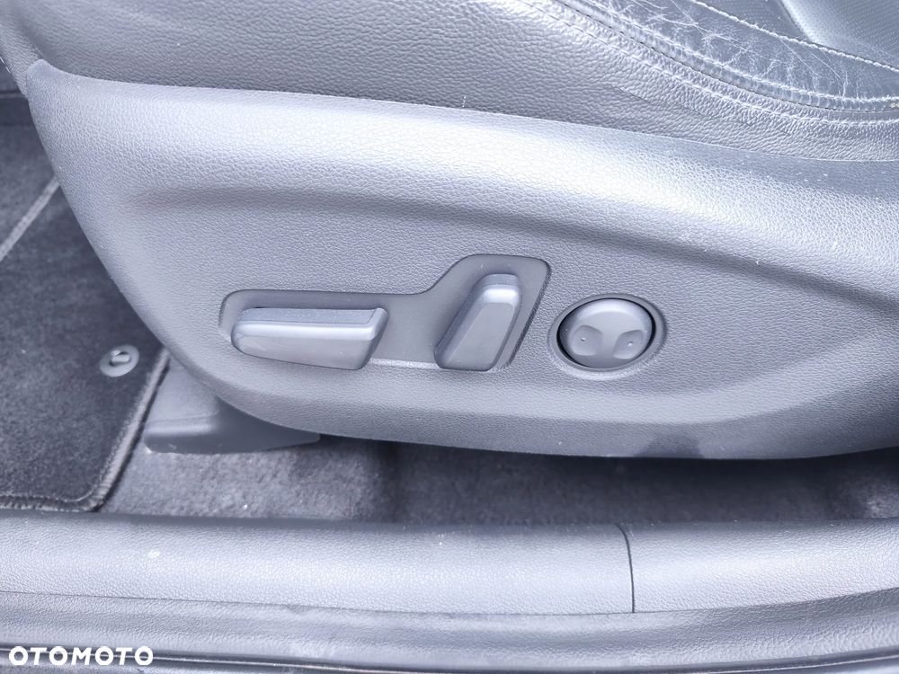 Hyundai Tucson 1.7 CRDI BlueDrive Style 2WD - 33