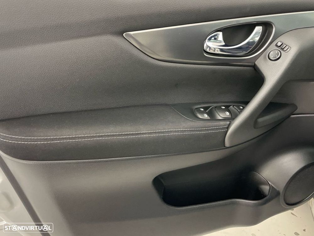 Nissan Qashqai 1.5 dCi N-Connecta - 16