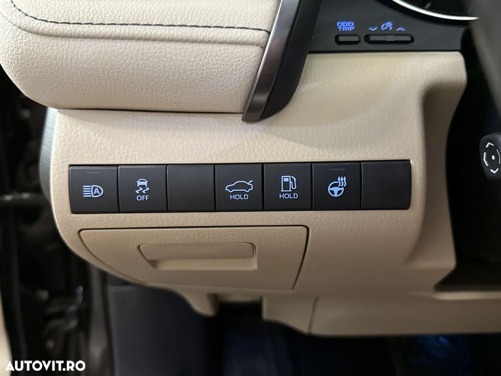 Toyota Camry - 16