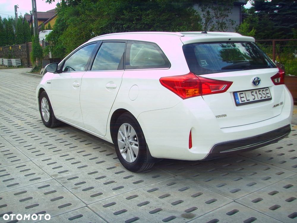 Toyota Auris ver-1-8-hsd-luna - 3