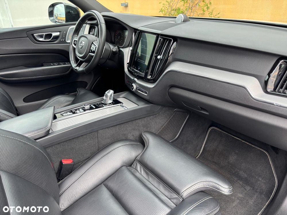 Volvo XC 60 T8 AWD Plug-In Hybrid R-Design - 19