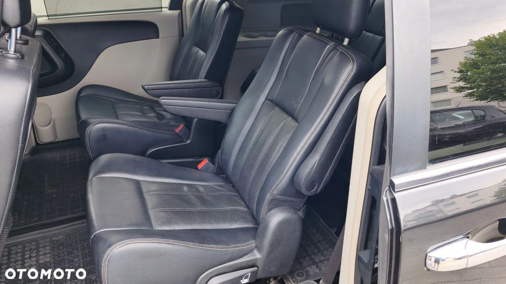 Chrysler Town & Country 3.6 Limited - 28