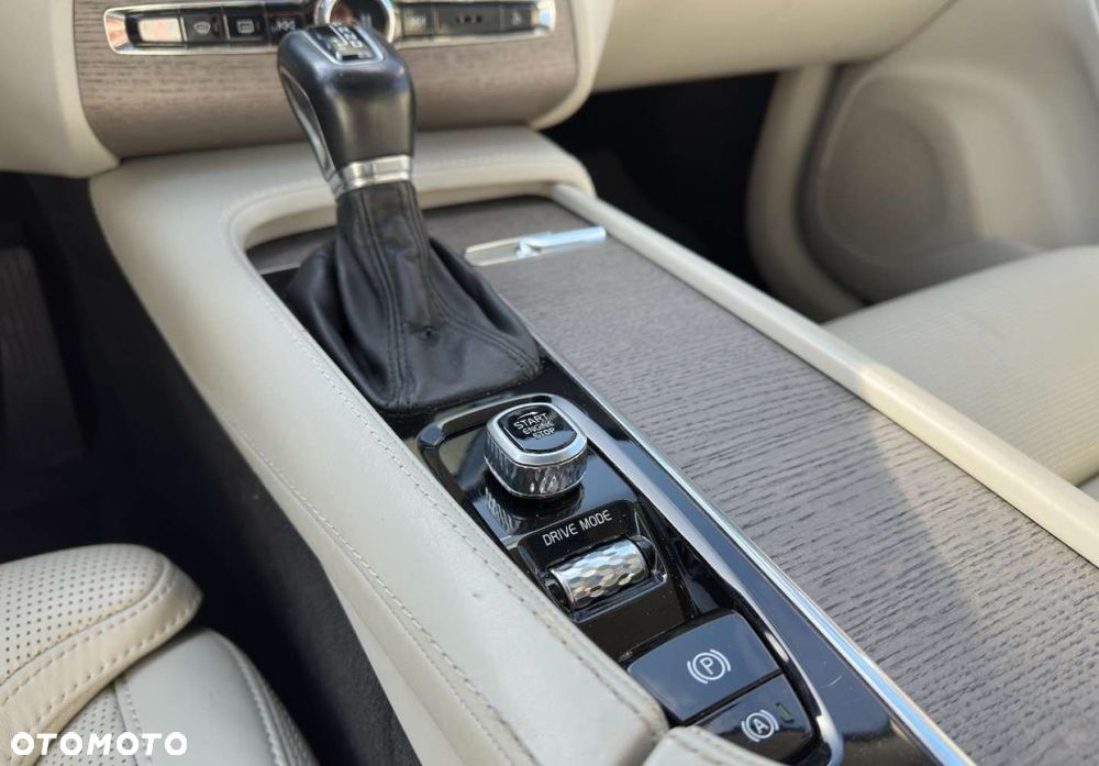 Volvo XC 90 - 18