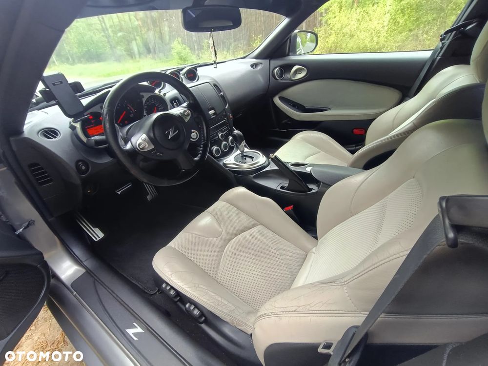 Nissan 370 Z - 13