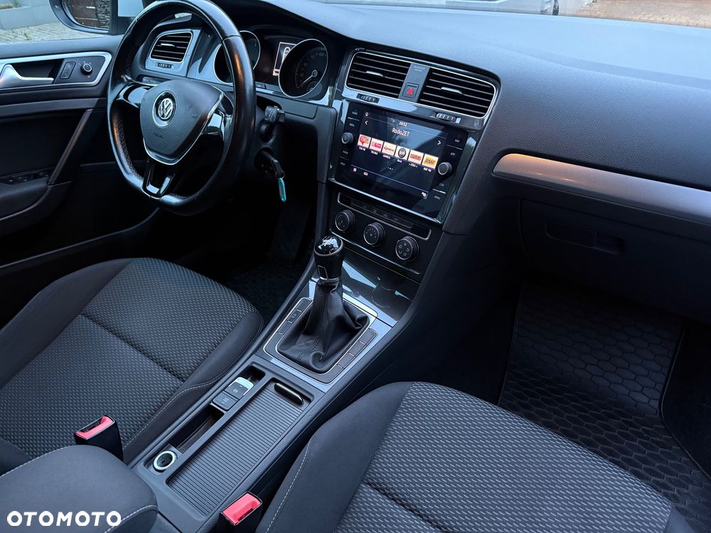 Volkswagen Golf - 24