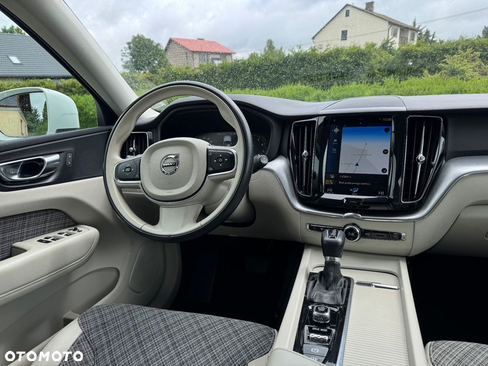 Volvo XC 60 T4 Momentum Pro - 18