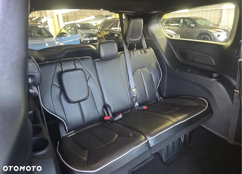 Chrysler Pacifica - 11