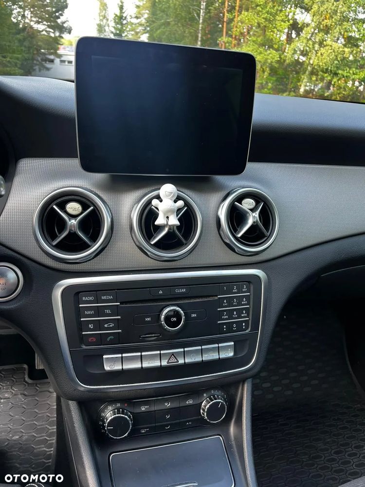 Mercedes-Benz GLA 200 7G-DCT UrbanStyle Edition - 16
