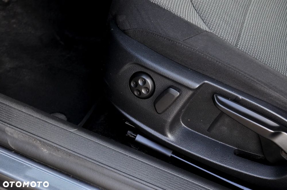 Volkswagen Passat - 16