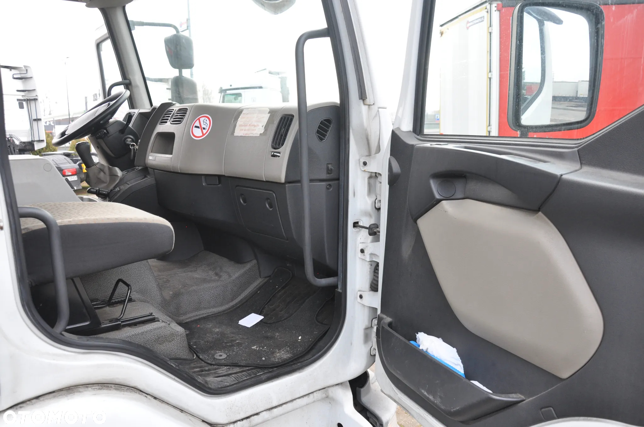 Renault MIDLUM 190 KONTENR Z WINDĄ - 13