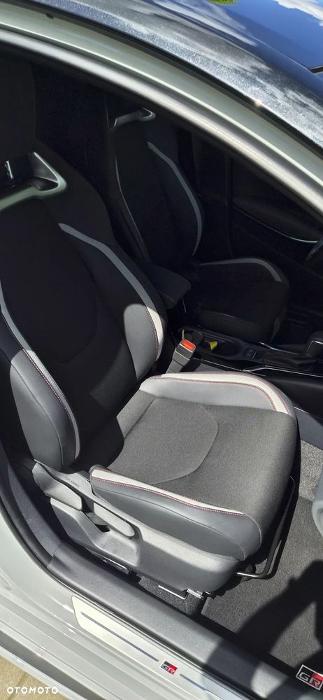 Toyota Corolla 1.8 Hybrid GR Sport Dynamic - 16
