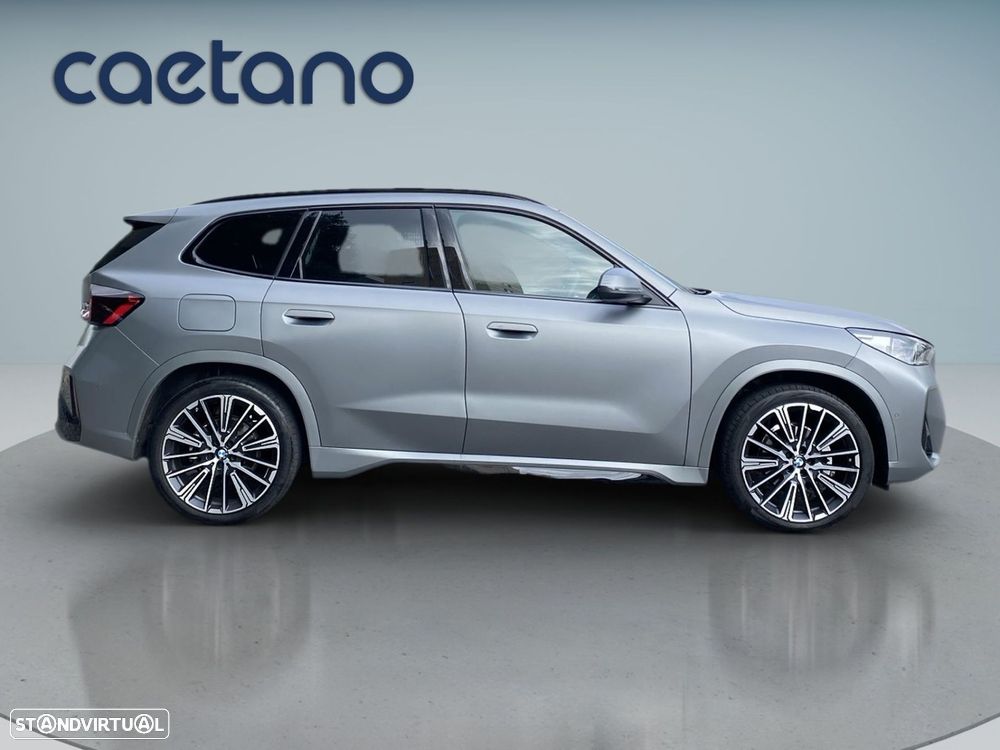 BMW iX1 eDrive20 Pack Desportivo M - 22