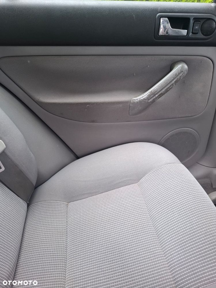 Volkswagen Golf 1.9 TDI Highline - 23