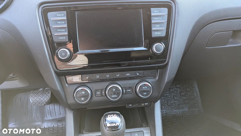 Skoda Octavia Scout 2.0 TDI 4x4 DSG - 15