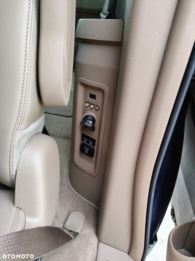 Chrysler Town & Country 3.6 Limited - 10