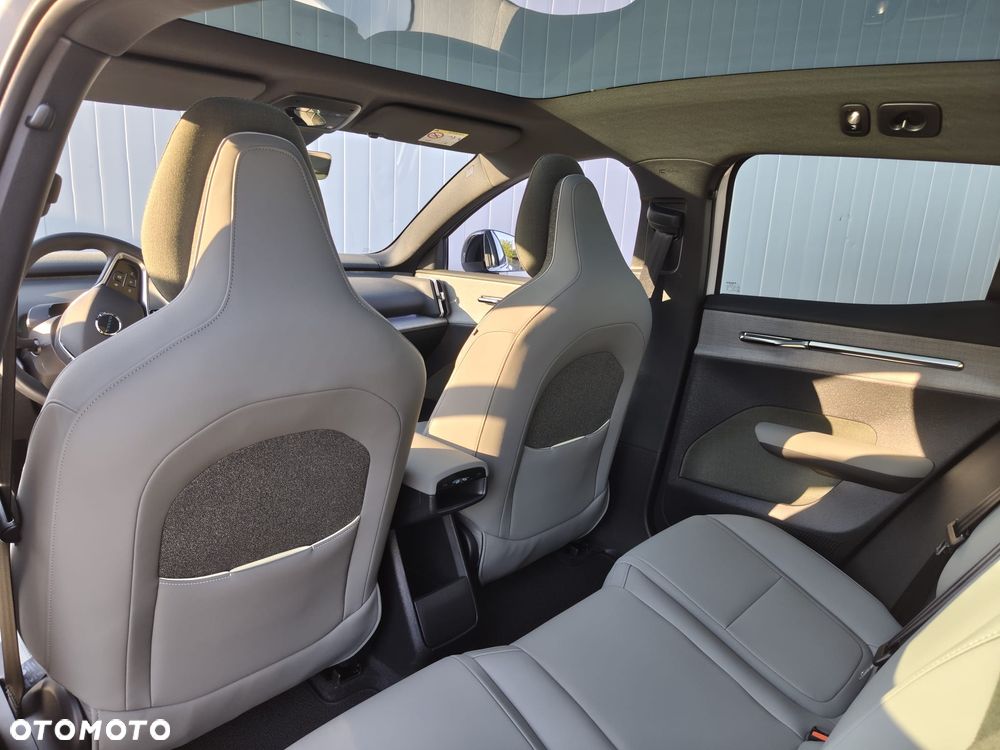 Volvo EX30 69kWh Twin Motor Ultra Black Edition - 5