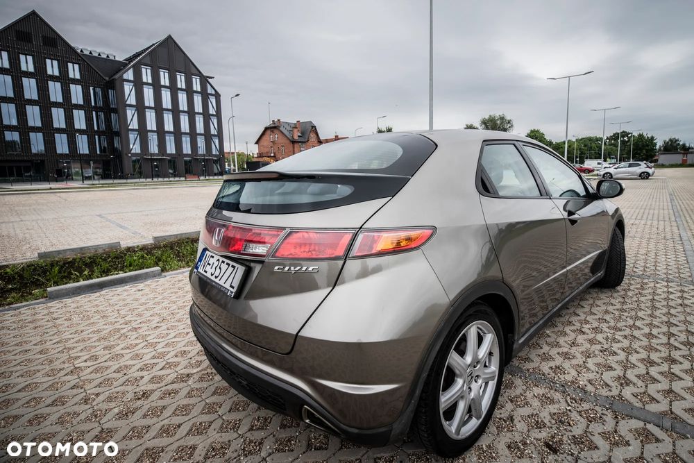 Honda Civic 1.8 Executive - 18