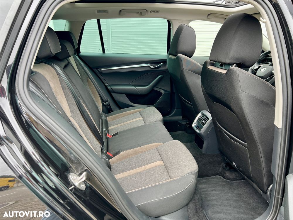 Skoda Octavia Combi 2.0 TDI DSG 4X4 Scout - 12