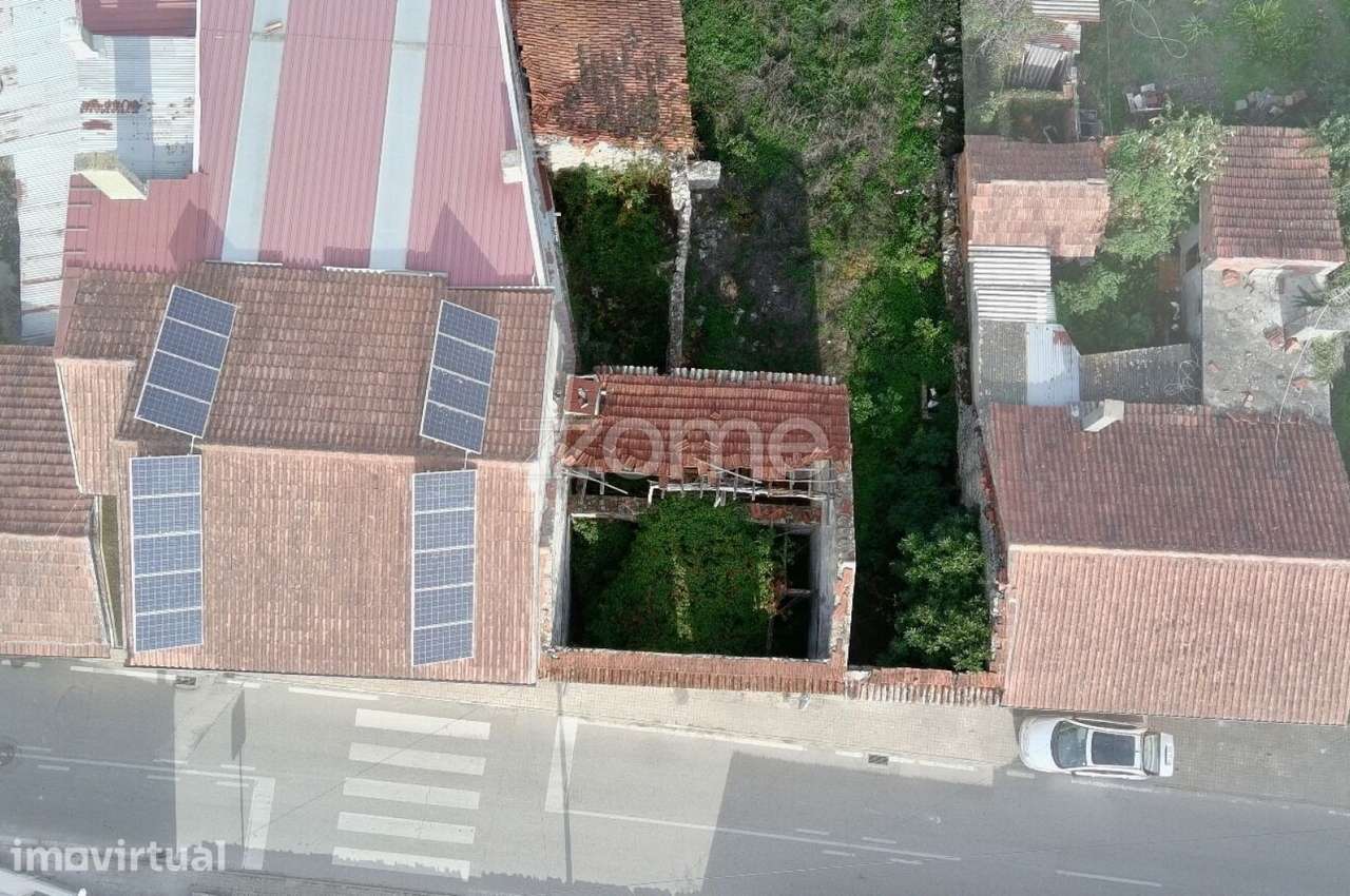 Foco em investimento ou em casa com terreno em zona tranquila - Grande imagem: 2/26