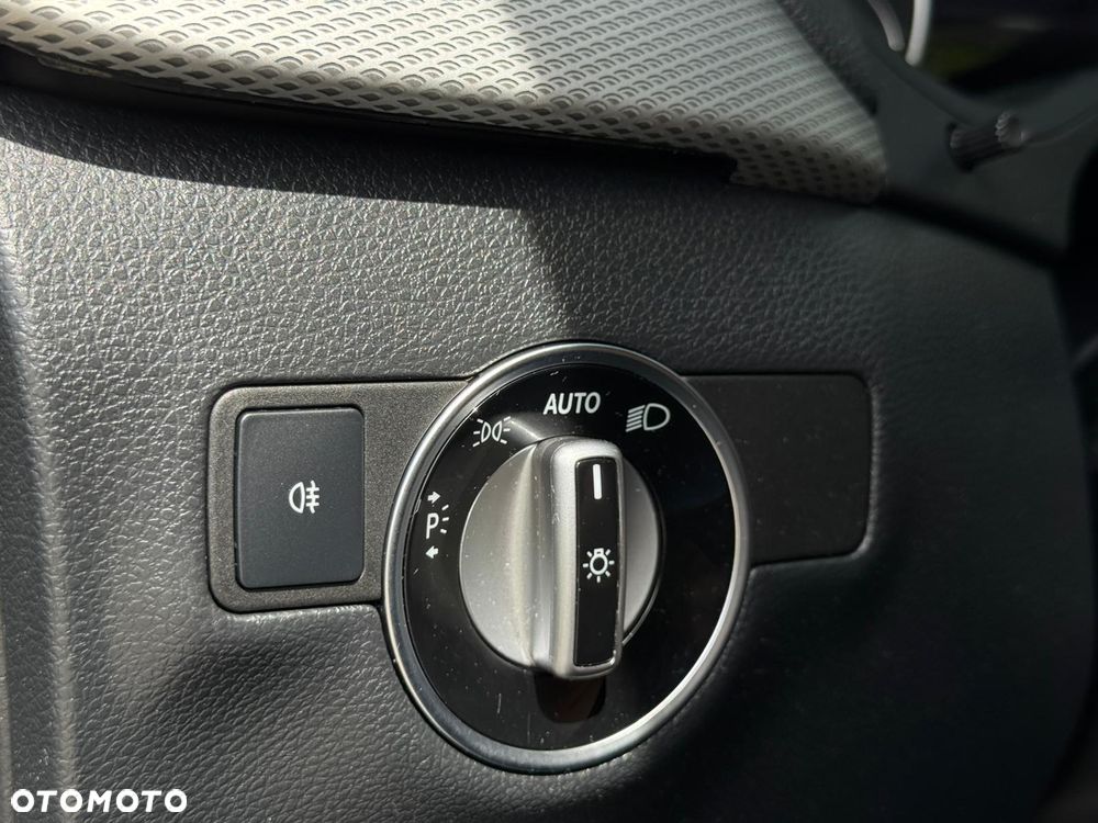 Mercedes-Benz Klasa B 180 BlueEFFICIENCY Edition Style - 30