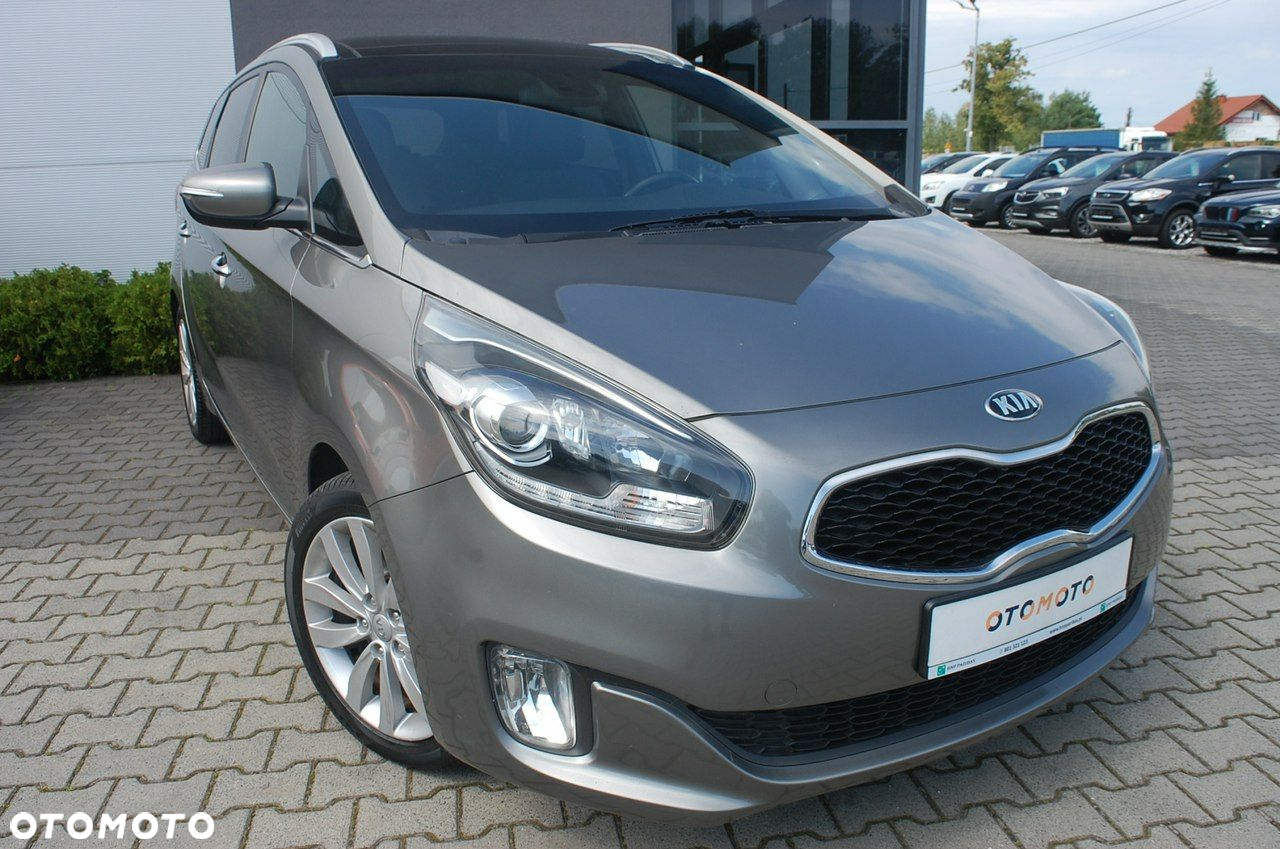 Kia Carens - 9